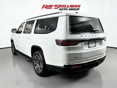Used 2024 Jeep Wagoneer L Series II w/ Flexible Seating Group AWD/4WD image 5
