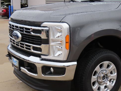 Used 2023 Ford F250 XLT image 3