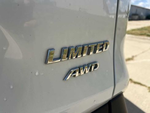 Used 2020 Toyota RAV4 Limited image 17