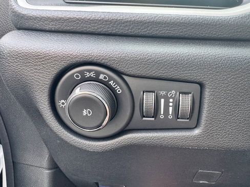 New 2026 Chrysler Pacifica Select FWD image 27