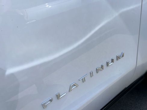 Used 2025 Ford Expedition Platinum AWD/4WD image 5