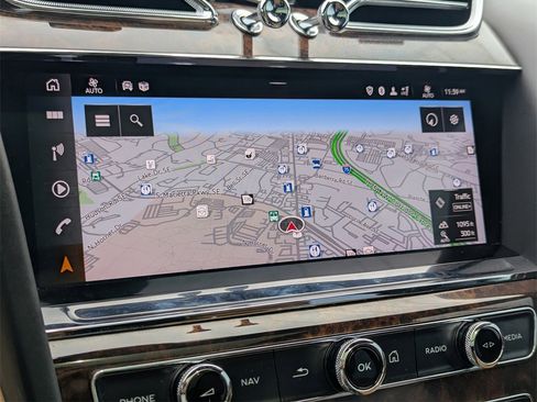 Used 2021 Bentley Bentayga V8 image 17