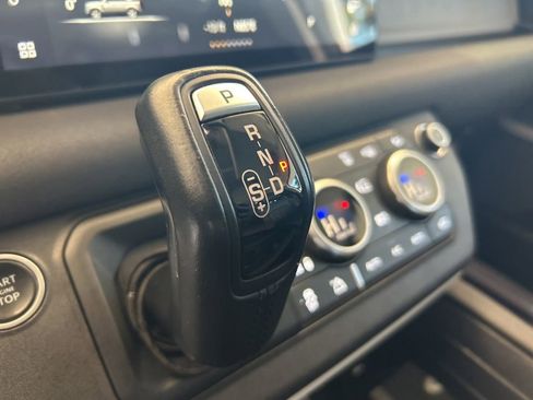 Used 2020 Land Rover Defender 110 SE image 8
