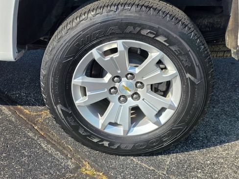 Used 2022 Chevrolet Colorado LT w/ Fleet Safety Package RWD image 8
