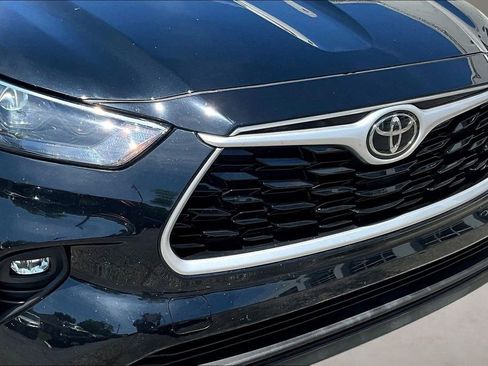 Used 2022 Toyota Highlander XLE AWD/4WD image 33