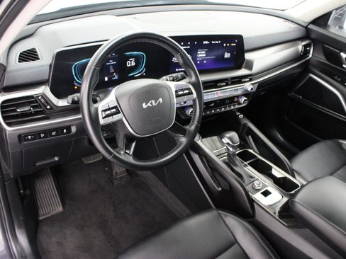 Used 2025 Kia Telluride S FWD image 13