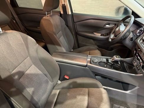 Certified 2025 Nissan Rogue SV image 29