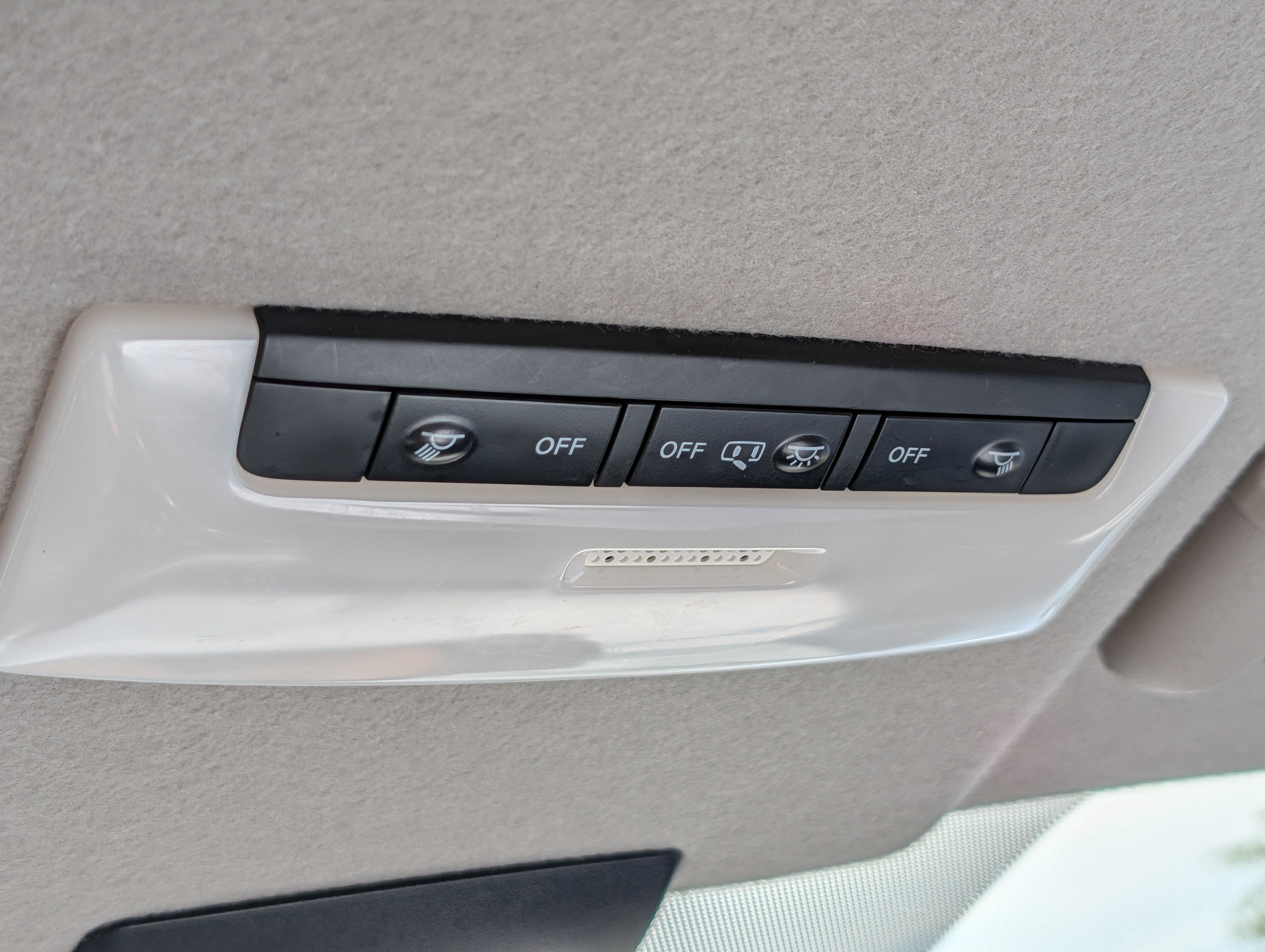 Used 2020 Nissan Kicks SR w/ SR Premium Package FWD image 32