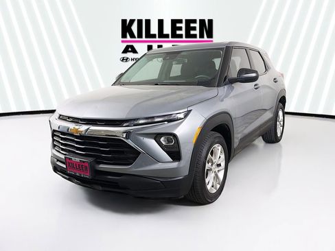 Used 2024 Chevrolet TrailBlazer LS w/ LS Convenience Package FWD image 3