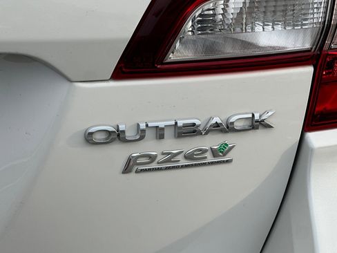 Used 2016 Subaru Outback 2.5i Limited image 12