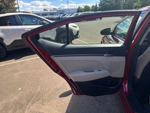 Used 2017 Hyundai Elantra SE FWD image 27