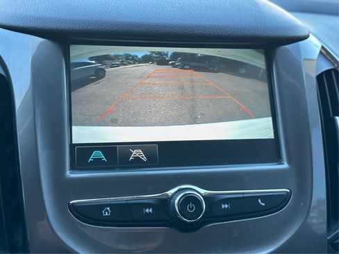 Used 2017 Chevrolet Cruze LT image 36