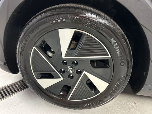 Used 2025 Hyundai Ioniq 5 SE image 9