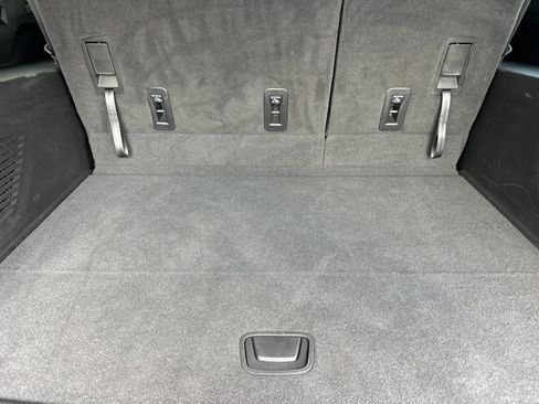 Used 2023 GMC Yukon XL SLT AWD/4WD image 16