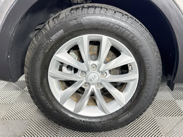 Used 2017 Kia Sorento FWD image 30