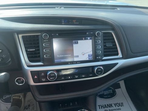 Used 2018 Toyota Highlander XLE image 27