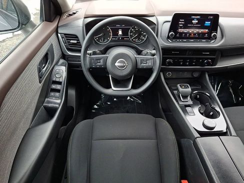 Used 2023 Nissan Rogue S image 11