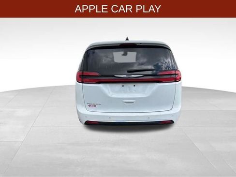 Used 2023 Chrysler Pacifica Touring-L FWD image 6