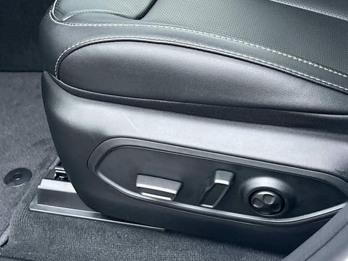 New 2025 Jeep Grand Cherokee L Limited w/ Luxury Tech Group II image 25