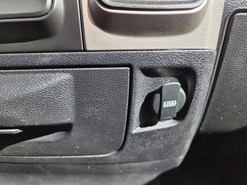 Used 2016 RAM 1500 Classic SLT AWD/4WD image 34