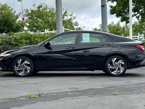 Used 2025 Hyundai Elantra SEL w/ Cargo Package FWD image 7
