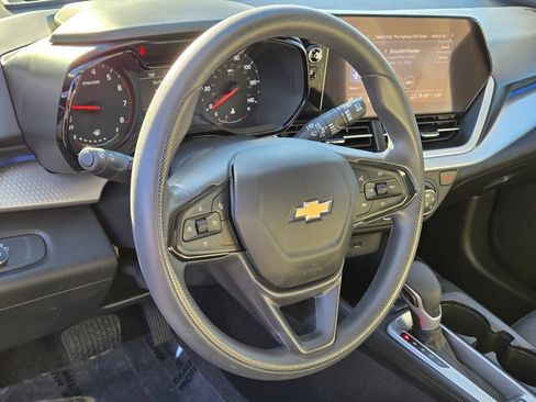 Used 2024 Chevrolet Trax LS w/ LS Convenience Package FWD image 18