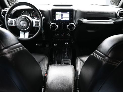 Used 2016 Jeep Wrangler Unlimited Rubicon image 14