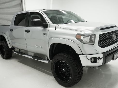 Used 2018 Toyota Tundra SR5 w/ SR5 Upgrade Package image 3