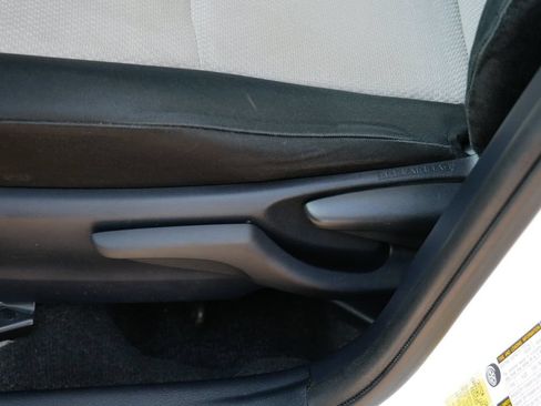 Used 2012 Toyota Yaris LE FWD image 14