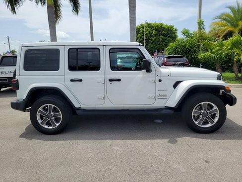 Used 2021 Jeep Wrangler Unlimited Sahara AWD/4WD image 4