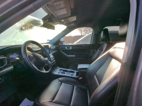 Used 2022 Ford Explorer XLT w/ Equipment Group 202A AWD/4WD image 6