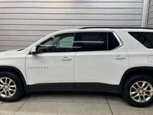Used 2020 Chevrolet Traverse LT w/ Driver Confidence II Package AWD/4WD image 9
