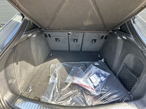 Certified 2025 Porsche Macan image 37