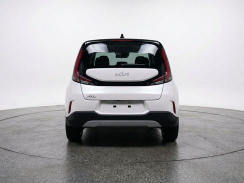 Used 2025 Kia Soul LX w/ LX Technology Package FWD image 7