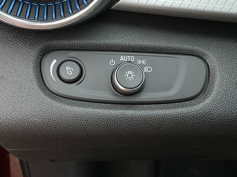 Used 2025 Chevrolet Trax LT image 26