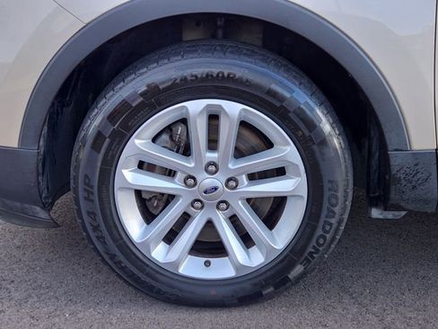 Used 2017 Ford Explorer XLT image 11