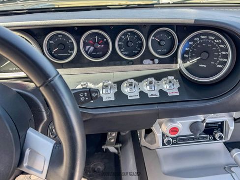 Used 2005 Ford GT RWD image 35