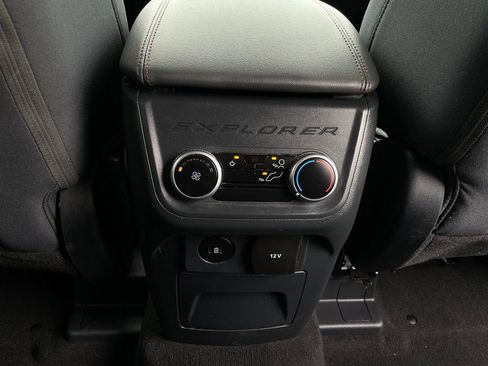 Used 2025 Ford Explorer Active RWD image 39