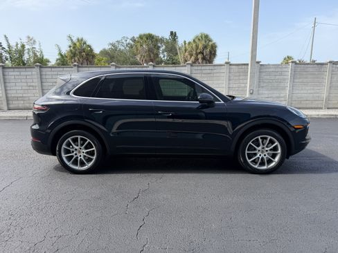 Certified 2021 Porsche Cayenne AWD/4WD image 7