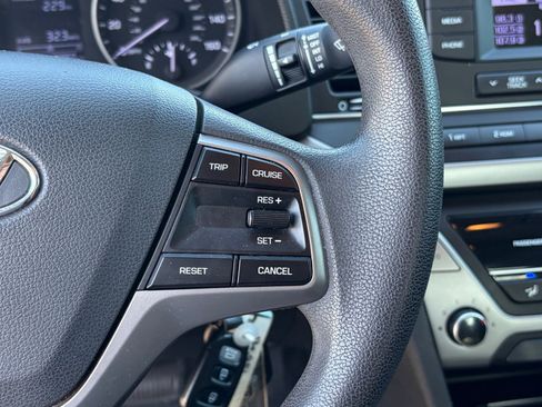 Used 2018 Hyundai Elantra SE FWD image 21