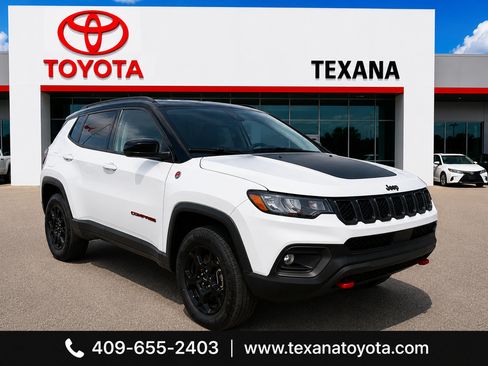 Used 2023 Jeep Compass Trailhawk AWD/4WD image 1