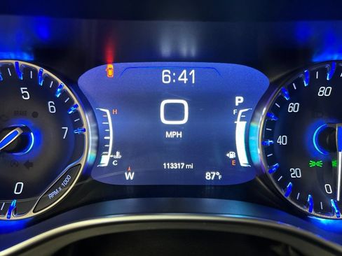 Used 2019 Chrysler Pacifica Touring-L Plus w/ S Appearance Package FWD image 19