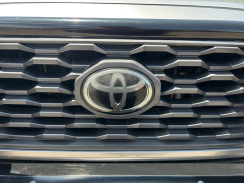 Used 2021 Toyota Tacoma TRD Off-Road w/ Technology Package AWD/4WD image 23