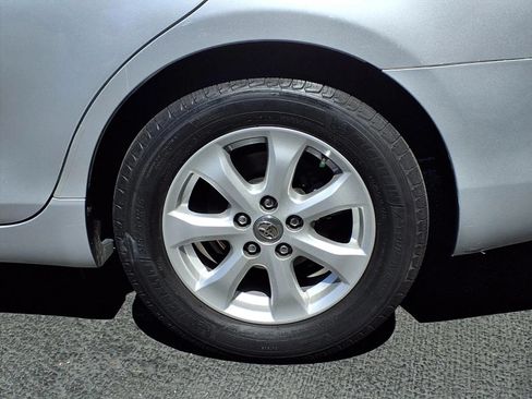 Used 2010 Toyota Camry LE FWD image 5