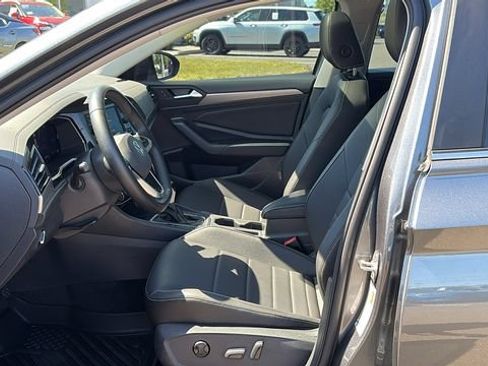 Used 2023 Volkswagen Jetta SE FWD image 10