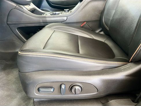 Used 2022 GMC Acadia AT4 w/ Technology Package image 19