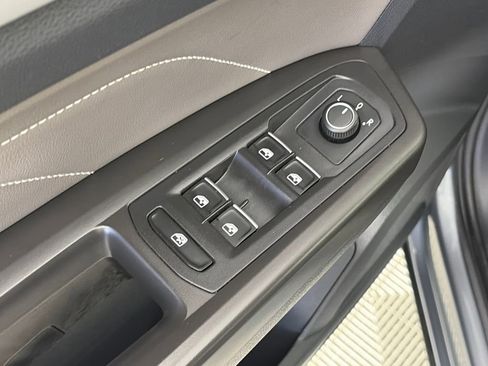 Used 2022 Volkswagen Atlas SE image 25