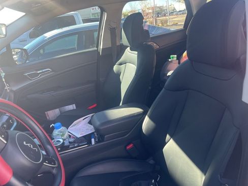 Used 2025 Kia Sportage EX image 5
