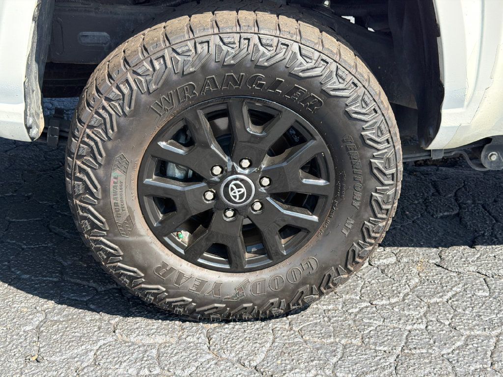 Used 2025 Toyota Tacoma SR AWD/4WD image 21