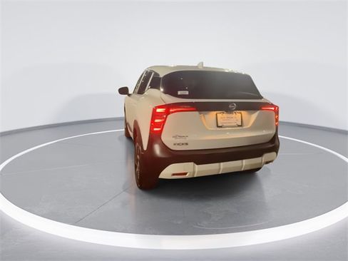 Certified 2025 Nissan Kicks SV image 7
